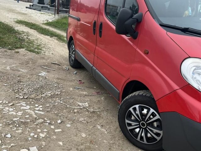 Красный Опель Виваро, объемом двигателя 2 л и пробегом 226 тыс. км за 7800 $, фото 1 на Automoto.ua