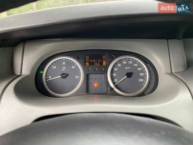 Червоний Опель Віваро, об'ємом двигуна 2 л та пробігом 378 тис. км за 8850 $, фото 22 на Automoto.ua