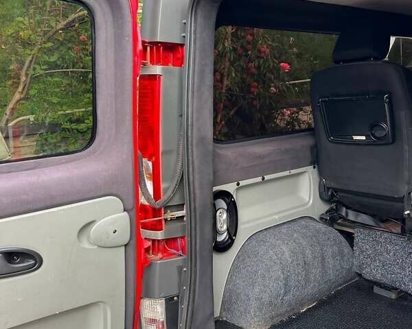 Червоний Опель Віваро, об'ємом двигуна 2 л та пробігом 300 тис. км за 9400 $, фото 25 на Automoto.ua