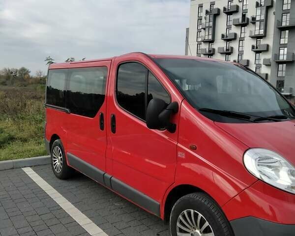 Красный Опель Виваро, объемом двигателя 2 л и пробегом 231 тыс. км за 9100 $, фото 3 на Automoto.ua