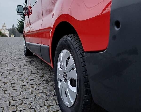 Красный Опель Виваро, объемом двигателя 2 л и пробегом 300 тыс. км за 10890 $, фото 6 на Automoto.ua