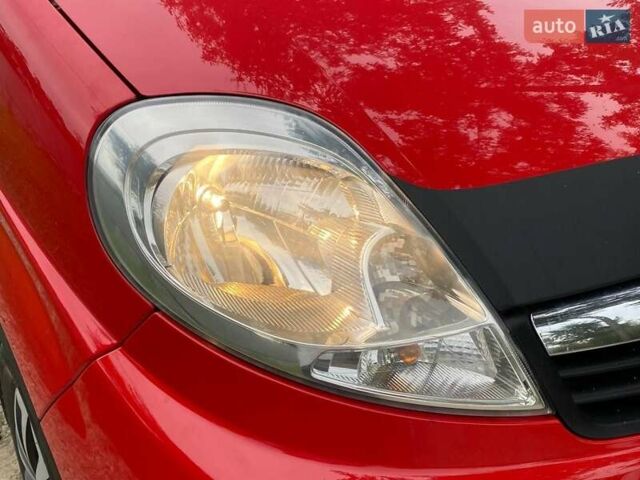 Червоний Опель Віваро, об'ємом двигуна 2 л та пробігом 378 тис. км за 8850 $, фото 13 на Automoto.ua