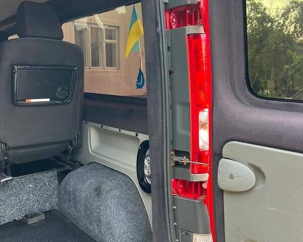 Червоний Опель Віваро, об'ємом двигуна 2 л та пробігом 300 тис. км за 9400 $, фото 26 на Automoto.ua