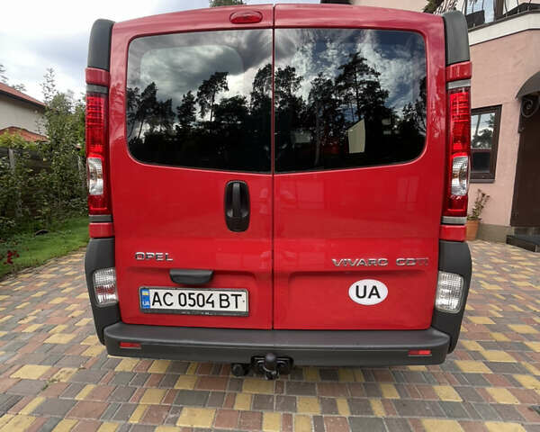 Красный Опель Виваро, объемом двигателя 2 л и пробегом 225 тыс. км за 7650 $, фото 5 на Automoto.ua