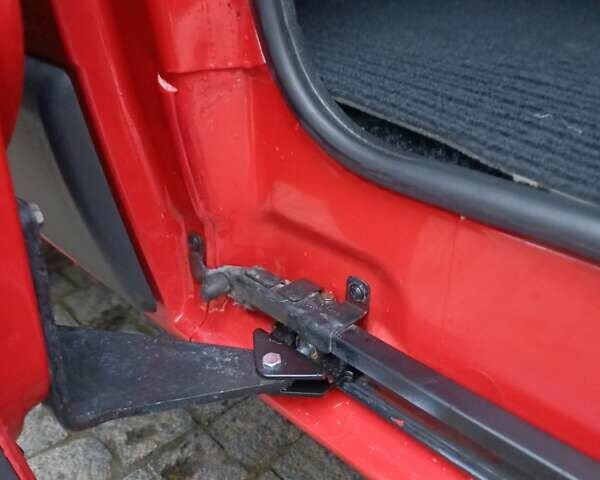 Красный Опель Виваро, объемом двигателя 2 л и пробегом 300 тыс. км за 10890 $, фото 26 на Automoto.ua