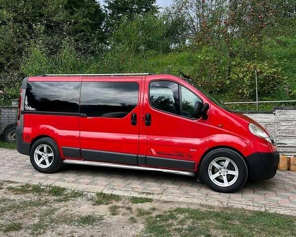 Червоний Опель Віваро, об'ємом двигуна 2 л та пробігом 300 тис. км за 9400 $, фото 4 на Automoto.ua