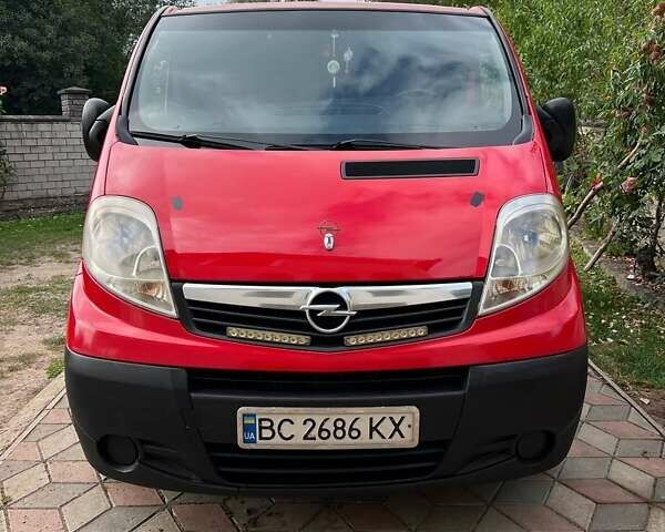 Червоний Опель Віваро, об'ємом двигуна 2 л та пробігом 300 тис. км за 9400 $, фото 1 на Automoto.ua