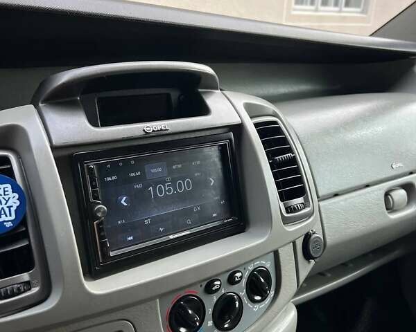Червоний Опель Віваро, об'ємом двигуна 2 л та пробігом 300 тис. км за 9400 $, фото 32 на Automoto.ua