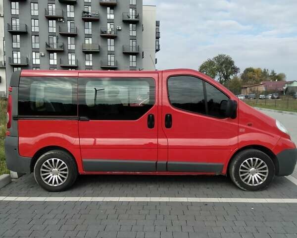 Красный Опель Виваро, объемом двигателя 2 л и пробегом 231 тыс. км за 9100 $, фото 2 на Automoto.ua