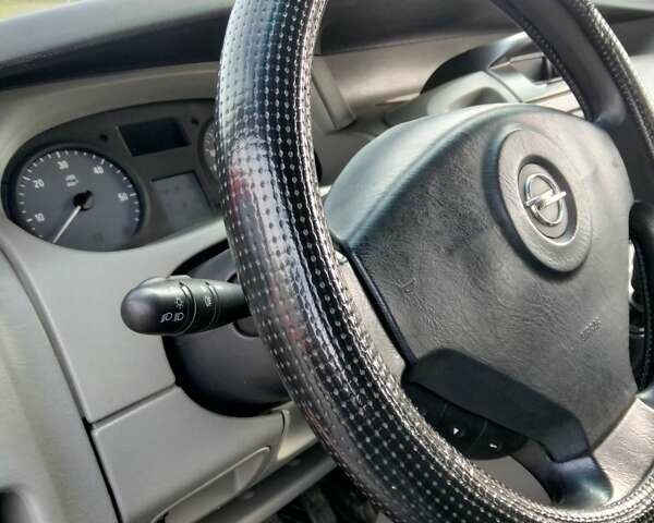 Красный Опель Виваро, объемом двигателя 2 л и пробегом 231 тыс. км за 9100 $, фото 14 на Automoto.ua