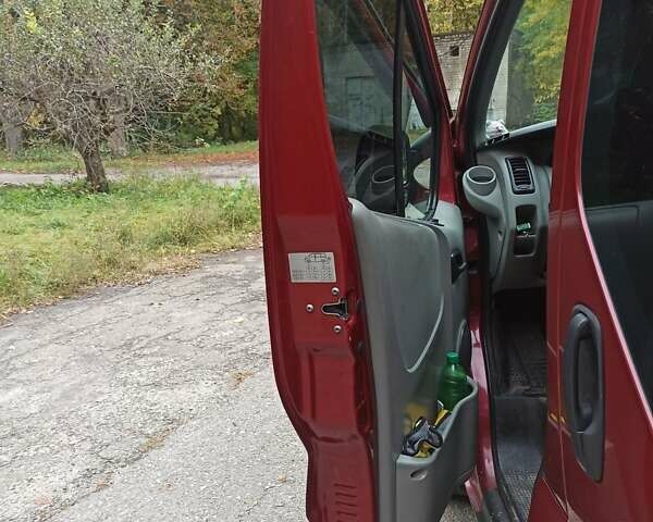 Червоний Опель Віваро, об'ємом двигуна 2.5 л та пробігом 555 тис. км за 11900 $, фото 4 на Automoto.ua