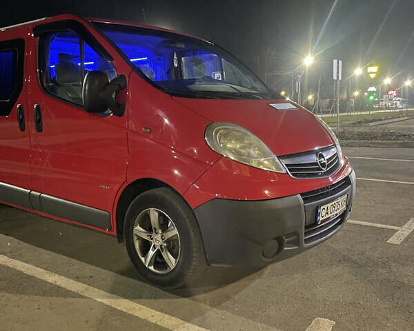 Красный Опель Виваро, объемом двигателя 2 л и пробегом 437 тыс. км за 11500 $, фото 3 на Automoto.ua