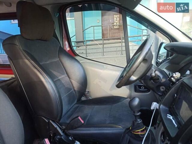 Червоний Опель Віваро, об'ємом двигуна 2.5 л та пробігом 555 тис. км за 11900 $, фото 1 на Automoto.ua