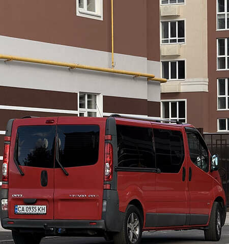 Красный Опель Виваро, объемом двигателя 2 л и пробегом 400 тыс. км за 10500 $, фото 6 на Automoto.ua