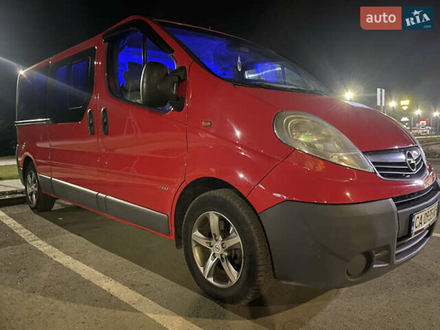 Красный Опель Виваро, объемом двигателя 2 л и пробегом 437 тыс. км за 11500 $, фото 2 на Automoto.ua
