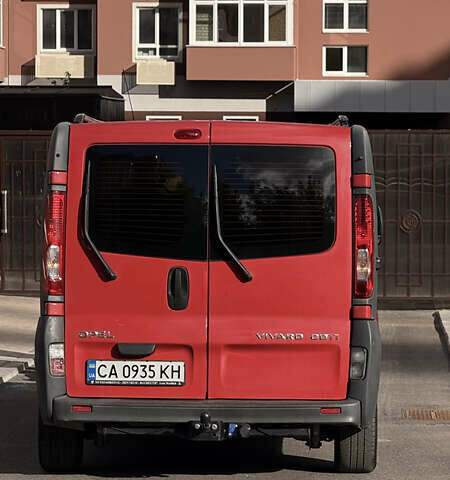 Красный Опель Виваро, объемом двигателя 2 л и пробегом 400 тыс. км за 10500 $, фото 5 на Automoto.ua