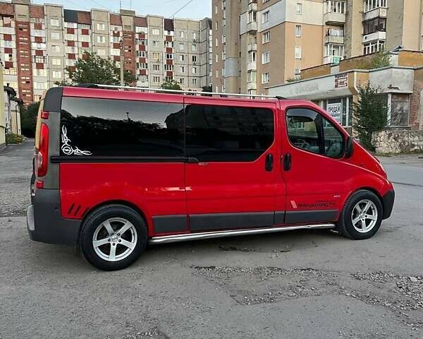 Красный Опель Виваро, объемом двигателя 2 л и пробегом 300 тыс. км за 8999 $, фото 2 на Automoto.ua