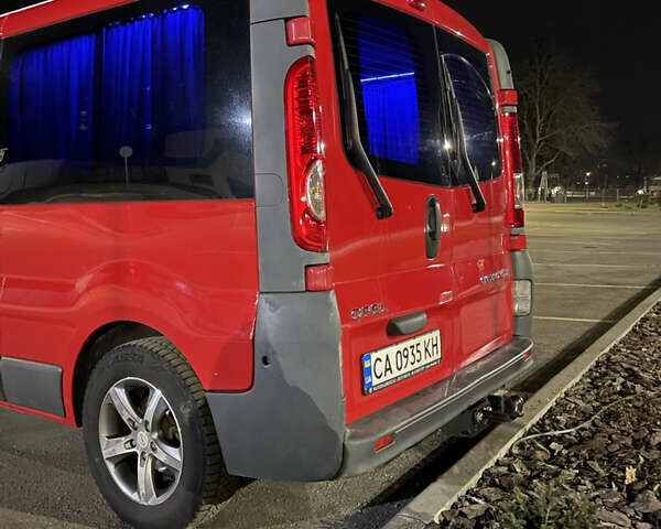 Красный Опель Виваро, объемом двигателя 2 л и пробегом 437 тыс. км за 11500 $, фото 6 на Automoto.ua