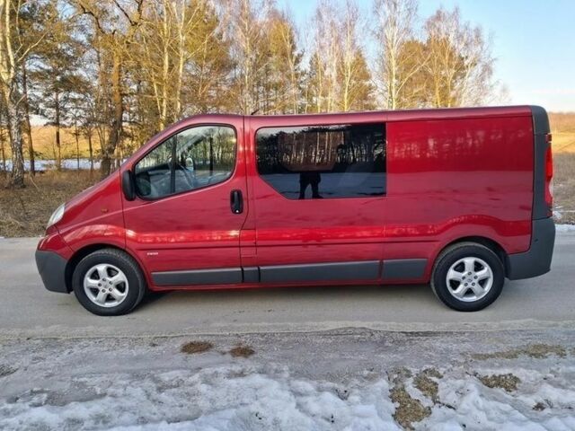 Червоний Опель Віваро, об'ємом двигуна 2.5 л та пробігом 278 тис. км за 7800 $, фото 4 на Automoto.ua