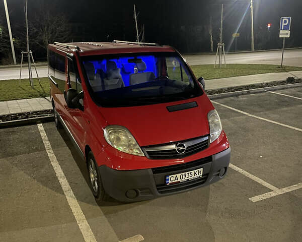 Красный Опель Виваро, объемом двигателя 2 л и пробегом 437 тыс. км за 11500 $, фото 8 на Automoto.ua