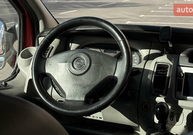 Красный Опель Виваро, объемом двигателя 2 л и пробегом 400 тыс. км за 10500 $, фото 16 на Automoto.ua