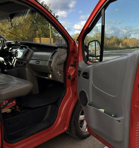 Красный Опель Виваро, объемом двигателя 2 л и пробегом 400 тыс. км за 10500 $, фото 17 на Automoto.ua