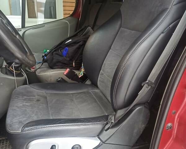 Червоний Опель Віваро, об'ємом двигуна 2.5 л та пробігом 555 тис. км за 11900 $, фото 3 на Automoto.ua