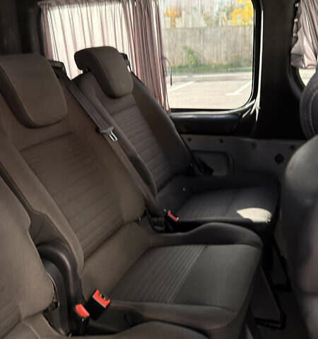 Красный Опель Виваро, объемом двигателя 2 л и пробегом 400 тыс. км за 10500 $, фото 19 на Automoto.ua