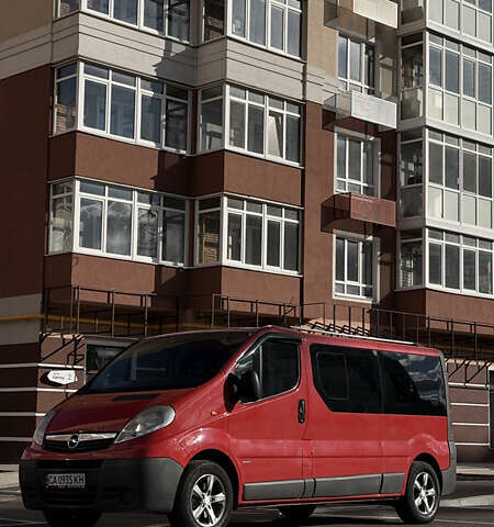 Красный Опель Виваро, объемом двигателя 2 л и пробегом 400 тыс. км за 10500 $, фото 12 на Automoto.ua