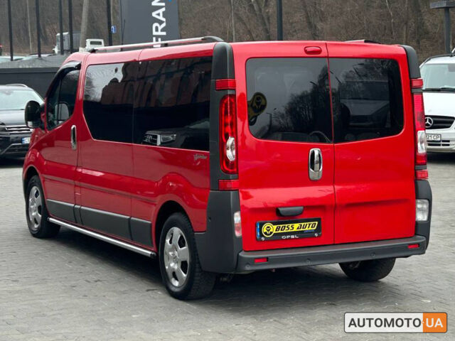 Красный Опель Виваро, объемом двигателя 2 л и пробегом 190 тыс. км за 14200 $, фото 3 на Automoto.ua