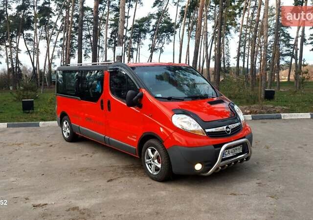 Красный Опель Виваро, объемом двигателя 2 л и пробегом 347 тыс. км за 12500 $, фото 3 на Automoto.ua