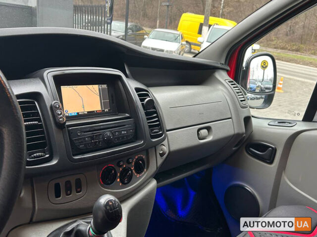 Красный Опель Виваро, объемом двигателя 2 л и пробегом 190 тыс. км за 14200 $, фото 10 на Automoto.ua