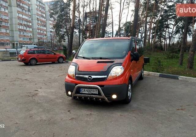 Красный Опель Виваро, объемом двигателя 2 л и пробегом 347 тыс. км за 12500 $, фото 2 на Automoto.ua
