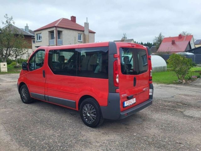 Красный Опель Виваро, объемом двигателя 2 л и пробегом 203 тыс. км за 8350 $, фото 2 на Automoto.ua