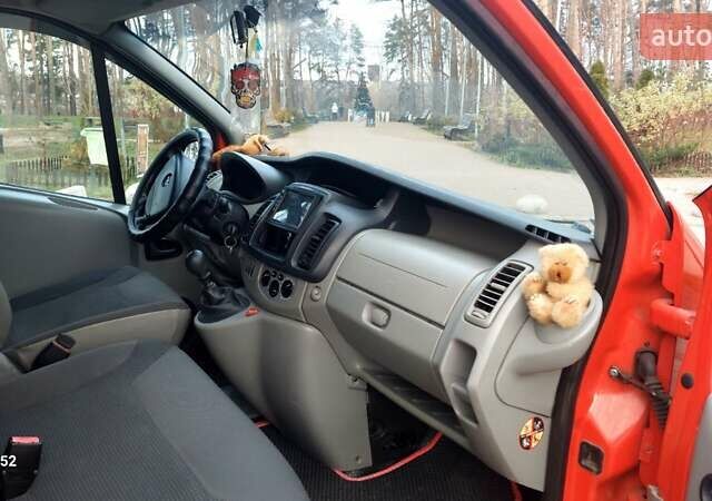 Красный Опель Виваро, объемом двигателя 2 л и пробегом 347 тыс. км за 12500 $, фото 13 на Automoto.ua