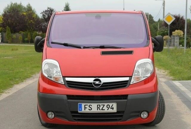 Червоний Опель Віваро, об'ємом двигуна 2 л та пробігом 151 тис. км за 8100 $, фото 9 на Automoto.ua