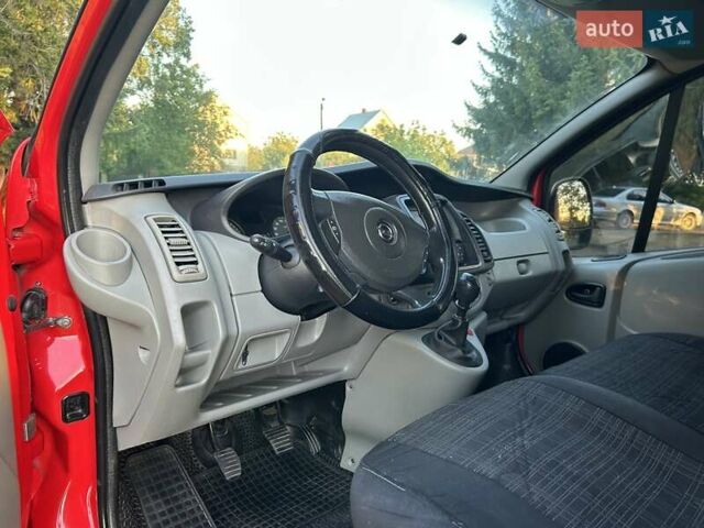 Червоний Опель Віваро, об'ємом двигуна 2 л та пробігом 195 тис. км за 13700 $, фото 3 на Automoto.ua