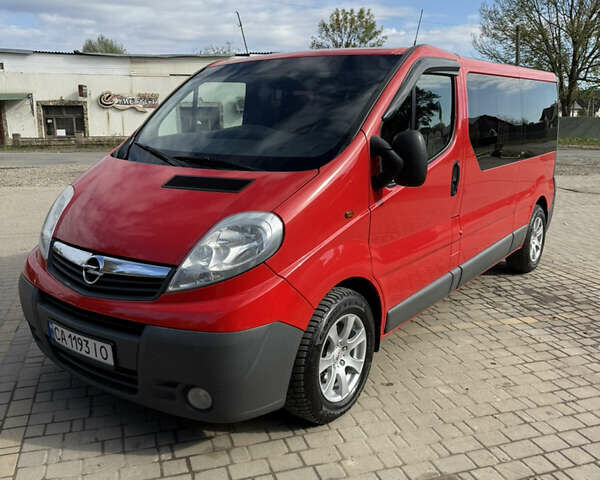 Красный Опель Виваро, объемом двигателя 2 л и пробегом 261 тыс. км за 13900 $, фото 1 на Automoto.ua