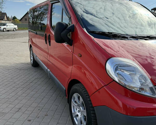 Красный Опель Виваро, объемом двигателя 2 л и пробегом 261 тыс. км за 13900 $, фото 6 на Automoto.ua