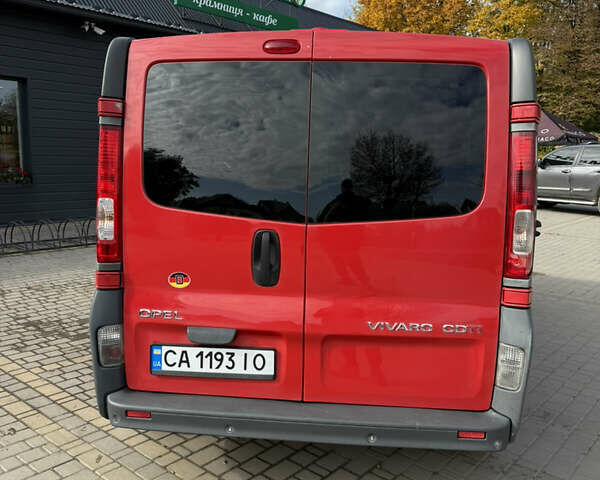 Красный Опель Виваро, объемом двигателя 2 л и пробегом 261 тыс. км за 13900 $, фото 9 на Automoto.ua