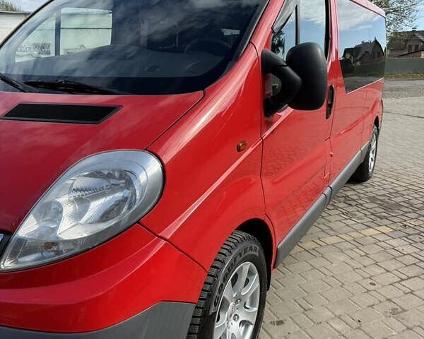 Красный Опель Виваро, объемом двигателя 2 л и пробегом 261 тыс. км за 13900 $, фото 5 на Automoto.ua