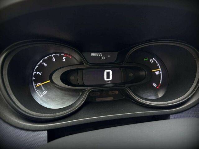 Опель Віваро 2014 у Вінниці на Automoto.ua Червоний Опель Віваро, об'ємом двигуна 1.6 л та пробігом 289 тис. км за 9800 $, фото 12 на Automoto.ua