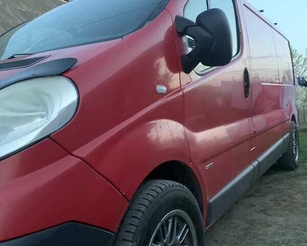 Красный Опель Виваро, объемом двигателя 2 л и пробегом 280 тыс. км за 11800 $, фото 1 на Automoto.ua