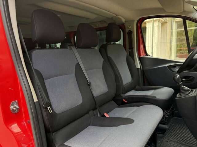 Красный Опель Виваро, объемом двигателя 1.6 л и пробегом 289 тыс. км за 11400 $, фото 18 на Automoto.ua