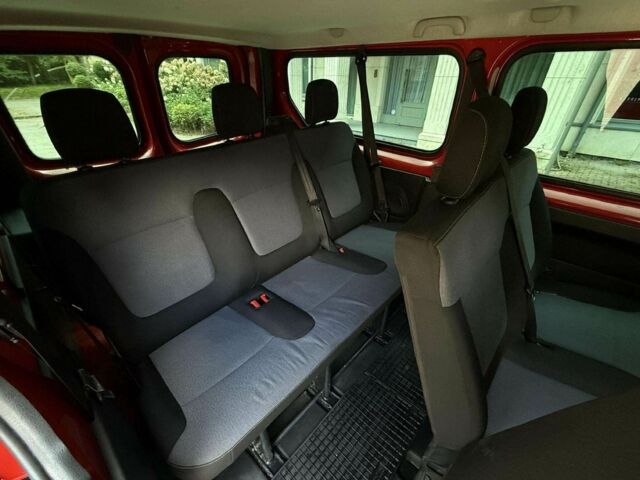 Красный Опель Виваро, объемом двигателя 1.6 л и пробегом 289 тыс. км за 11400 $, фото 6 на Automoto.ua