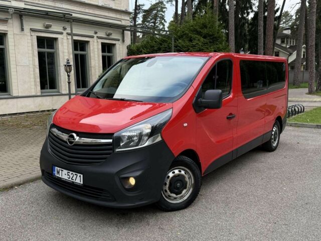 Красный Опель Виваро, объемом двигателя 1.6 л и пробегом 289 тыс. км за 11400 $, фото 5 на Automoto.ua