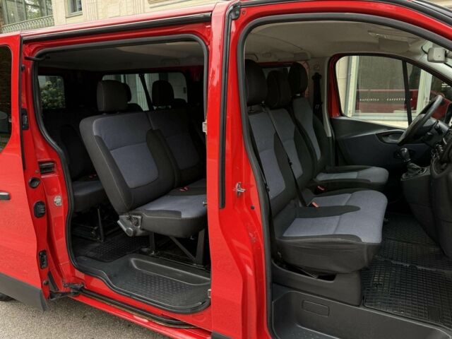 Красный Опель Виваро, объемом двигателя 1.6 л и пробегом 289 тыс. км за 11400 $, фото 3 на Automoto.ua