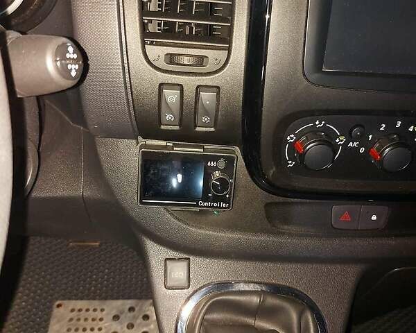 Красный Опель Виваро, объемом двигателя 1.6 л и пробегом 171 тыс. км за 17500 $, фото 7 на Automoto.ua