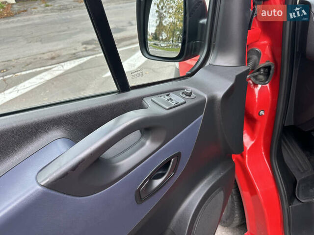 Красный Опель Виваро, объемом двигателя 1.6 л и пробегом 206 тыс. км за 12500 $, фото 53 на Automoto.ua