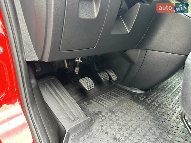 Красный Опель Виваро, объемом двигателя 1.6 л и пробегом 206 тыс. км за 12500 $, фото 61 на Automoto.ua